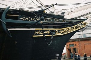 Знаменитый чайный клипер "Катти Сарк", На мой взгляд эта история по интереснее будет. А кому интересно рекомендую почитать про "Чайные гонки"...