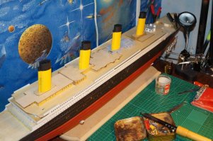 Полгода - отличный показатель. У меня уже на стапеле пятый год Титаник стоит 1/250 из аналогичного набора: