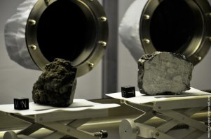 Лунного камня? Такого какой в их музеях валяется?