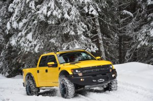 Как по мне, то самый офигенский пикап, который я видел - это Ford F-150 Raptor, который был в одной из серий Top Gear, на котором Джереми Кларскон показывал всю суть мощи и скорости.