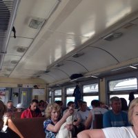Ну тут все нормально, там кондиционеры стоят. Хуже когда начинают открывать окна. Отъезжала электричка от станции, эта была ее начальная точка отправления, лето, жара, минут 10 до отправления, машинисты начинают запуск систем, в том числе и кондея. Я зашел в вагон, слышу шуршат вентиляторы. начинает стуится прохлада, окна закрыты. И тут следующие заходящие начинают открывать окна. Жарко ведь. А подождать и подумать мозгов не хватает....