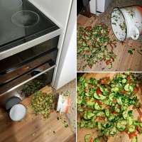 ЧТО? порезать 3 огурца 2 помидора и покрошить зелень это очень долго? на это ушло много времени или на уборку? Хотя убрать салат так же быстро как и приготовить....