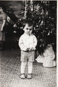 А вот я. Где то 1985 год. Фотограф неизвестен.