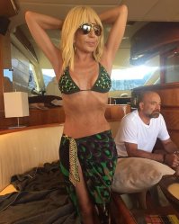 Там бл*я*т*ь что поезд проедет меж