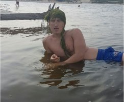 Участник заплыва на соревнованиях в Рио-Де-жанейро.