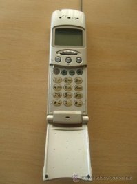 У меня есть конечно такой телефон ... но я его из принципа не отдам, потому что он мне дорог как память. Опять же - фоткать мелкого нужно, для истории. А на счёт дорогих телефонов - по большому счёту он не очень дорогой, это просто я мало зарабатываю.