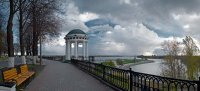 Это место многим знакомо по мини-сериалу "Большая перемена". А шинами Нестор Петрович и староста Федоскин замахивались друг на друга, натурально, на Ярославском шинном заводе.