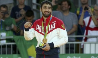 а где Хасан Халмурзаев? который в финале америкоса завалил?!