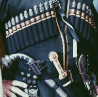 Для чего нужны газыри