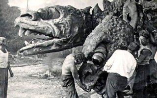 "Илья Муромец" (1956, СССР)
Когда-то все руками делалось и в натуральную величину .