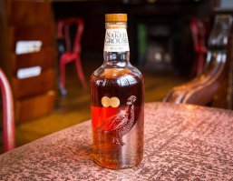 Макаллан клёвый, но я предпочитаю другой - Хайланд. Это вообще шедевр, правда, сцуко, дорогой.

А если кто-то хочет подешевле (но практически не хуже) - то очень рекомендую "куропатку" (The Famous Grouse). 
Это купаж, а не сингл-молт, но купаж просто восхитительный. 
Особенно в зеленой бутылке, и "голая куропатка".