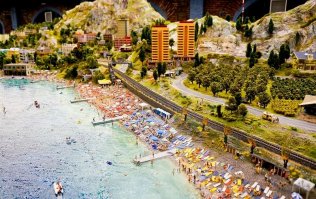 Гранд-Макет в Питере побольше будет.
Но это все равно дико красиво)