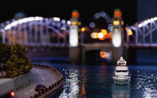 Гранд-Макет в Питере побольше будет.
Но это все равно дико красиво)