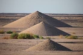 янием эрозии сооружение исчезнет, но его до сих пор видно на спутниковых снимках, сделанных Google Earth.