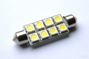 полезная штучка если приходиться печатать при выключенном верхнем свете.белая клавиатура удобней чем черная. я когда поменял клаву на черную в первый же вечер пожалел. тоже пришлось городить подсветку. а то играть в темноте неудобно -мимо кнопок промахиваешься.