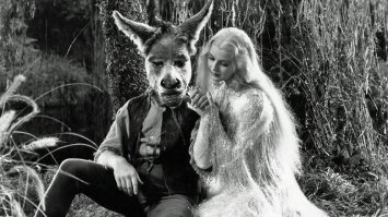 " Многих напугали ходячие деревья и человек с головой медведя. "
Я вас умоляю. обычный черный пиар.
Ну кого в пиндостане может напугать в кино человек с башкой животного? Вот к примеру "сон в летнюю ночь" и никто не считал это странным или страшным.