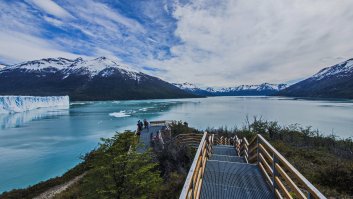 Это Perito Moreno Glaicer Argentina - один из наиболее популярных туристических объектов в аргентинской части Патагонии.