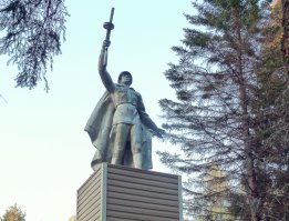 В том  же комплексе солдат с ППШ. Дайте тогда солдату рогатину или вилы. Речь  не о том, с чем солдат, а о том, что в  ИА у некоторых сотрудников с уровнем знаний проблема