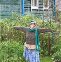 Подборка самых необычных, красивых и в то же время жутких огородных пугал современности