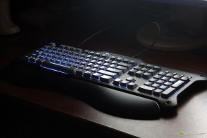 у меня такая, мне нравится. светятся буквы - три режима - выключено и две разных яркости.