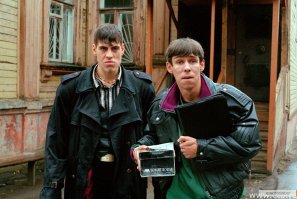 С твоей меткостью тебе надо в Олимпийскую сборную по стрельбе. Ты же свой талант в землю зарыл! — Я спорт не люблю!