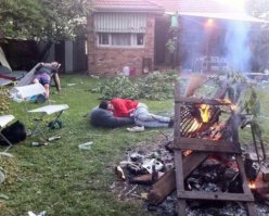 Комментарии относительно того что нах нужен интернет если берестяные грамоты давно изобретены я предвосхищал  Но должен отметить, что тандыр это одно из первых технологически оправданных и эффективных решений древних цивилизаций, а мангал это ямка где разводят угли для горячего приготовления пищи :) 
Микроволновые печи, паровые двигатели и самолеты придумали люди которые собственно и сделали цивилизацию :)   
Довлеющие маргиналы мясо могут пожарить в ямке на земле, плохо то что они всех остальных заставляют это делать