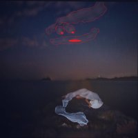 Я так вижу: в этих фото точно есть смысл, но кто скажет какой?