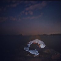 Я так вижу: в этих фото точно есть смысл, но кто скажет какой?