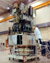 Если вспомнился Кеплер, то грех не упомянуть самый точный в истории телескоп Гайя, результаты которого будут прорывом в звёздной астрономии, WISE, благополучно похоронивший планету Х с Нибирой вместе, и открывший просто чёртову тучу астероидов, почтенный SOHO, без которого я уже и не помню, как видели Солнце во всех диапазонах, открывающий сотни комет в год по сей день.
Да масса аппаратов, каждый из которых заслуживает не то, что упоминания, а отдельного поста!
Было бы время, я этот пост 5 часов делал! :)