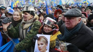 наши  люди  с  кастрюлями на  голове  не  ходят