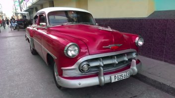 Ай маладца, не только кубинцев обгадил, но и русских успел лягнуть -"Кубинский алкоголизм отличается от русского. На улице практически невозможно увидеть пьяного, валяющегося в мокрых штанах",а у нас кругом пьяные в мокрых штанах?
"Самой частой поломкой кубинских автомобилей является отвалившееся, в виду сильной изношенности подвески, колесо, из-за разгильдяйского отношения к технике у местных."-это притом, что машины 50-60х годов прошлого века в отличном состоянии? 

Хороший у тебя ник- точно клоп.