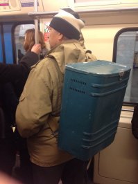 Что не так? Отличный горбовик. Литров на 20. Лёгкий, жёсткий, удобный. Крышка правильная.