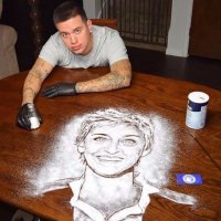 А где звездочки на погонах? Так ведь непонятно в каком она звании...