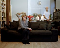 Простой вопрос. Кто здесь слуга, а кто хозяин?