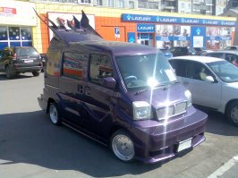 В 2010 году у нас такой в городе появился). Потом на протяжении двух трёх лет наверное видел его иногда на дороге. Но уже без основной части тюнинга. Говорят, что вроде некий человек для дочери купил, но на учёт так и не смогли поставить и продали в итоге.