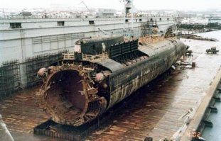 Трагедия с АРПК "Курск" перевернула страну, сплотила народ.
Русских всегда объединяла беда или трагедия.
После гибели "Курска" Россия стала другой.