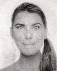Вот, выражение лица бортпроводницы - один в один!(фотки лучше не нашлось...)