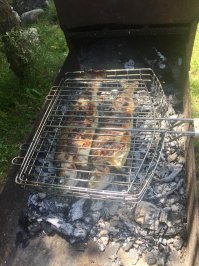 Совершенно забыла рассказать вам о том, что по дороге на Домбай мы заехали на Форелевое хозяйство и сами поймали пару форелек и с огромным удовольствием их съели. Находится хозяйство на полноводной горной реке. Но сама рыбка поавает в тихом пруду и поймать ее не сложно. Очень приятное место! Рекомендую!