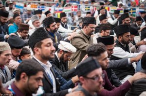 краиний справа флаг!!екарный бабай и у нас они есть(((((((((