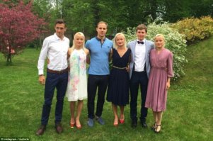 Интересно они свингер марафон устраивали?