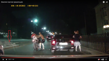 Рядом лежала кучка кирпичиков, но просто у водилы нет яиц, вот и не воспользовался..