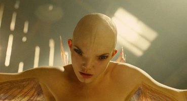 Напомнило....фильм Химера