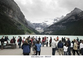 особенно забавно смотрятся первая невеста вот в этом небаянном месте: