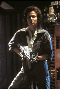 Ну не в платье и туфлях на шпильках от чужого убегать.