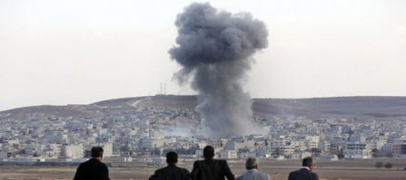 Хроника Сирии: РФ переломила ход войны, террористы бьют друг друга в Алеппо

После мощного авиаудара, который осуществили ракетоносцы Ту-22М3 и бомбардировщики Су-34, взлетевшие с авиабазы «Хамадан» в Иране, подразделения сирийской армии прорвали оборону исламистов в южных районах Алеппо, в результате чего удалось практически полностью вытеснить террористов из квартала Наср, более известного под номером 1070...