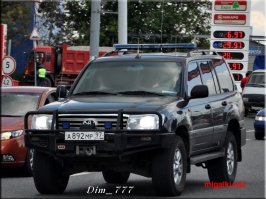 Спешащий Крузак с номерами "АМР"