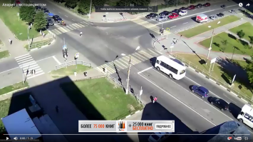 И сразу видно, что ему было жарко и он по междурядью вылез в первые ряды. За что и поплатился. Не всегда желание быть первым приводит к желаемому результату. Не спешил бы, катался и дальше целехонький и здоровый...