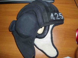 А где танкистский шлем.