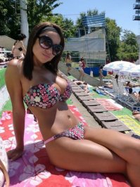 Девушки в купальниках