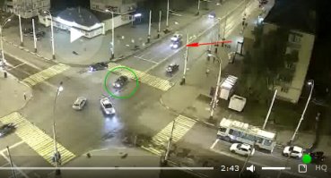 Оба ехали в слепую. На фокусе придурок не видел поворачивающего в надежде, что если он там даже есть, то тот не будет поворачивать. А калиновод не видел летящий фокус.

Интересно, кого назначат главным виновным в гибели. Вроде, по правилам, калиновод виноват при нарушениях со стороны фокуса. 

При грамотном адвокате, калиновод может соскочить. По идее, он убедился, что встречная черная машина стоит, а движущаяся по другой встречной полосе достаточно далеко и он успеет проехать. Хотя фокусист может сказать, что ему пофиг он ехал на зелёный.